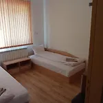 Nyaraló джамбазови *