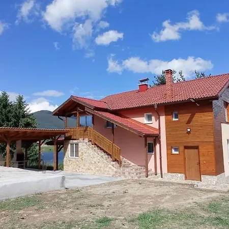 Nyaraló джамбазови